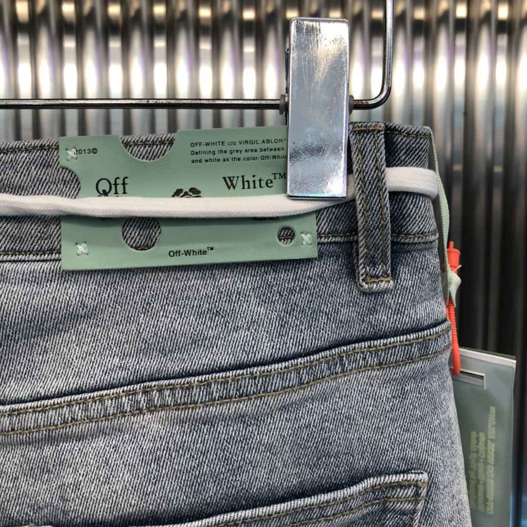 OFF WHITE